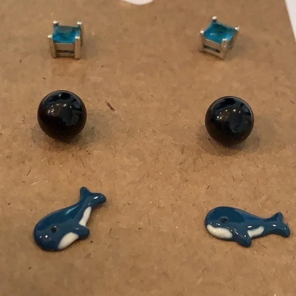 💐5/25 4 pair small stud whale black ball blue
